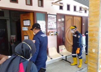 Faskes Desa dan Kelurahan Disemprot Disinfektan