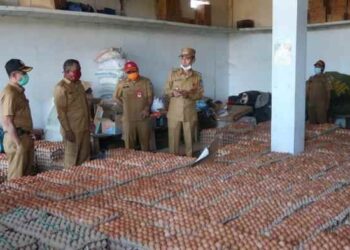 Bupati Tinjau Kesiapan Bantuan Logistik untuk Warga Bolsel Sebelum Disalurkan 