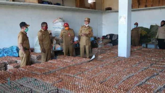 
 Bupati Tinjau Langsung Proses Pengemasan Logistik