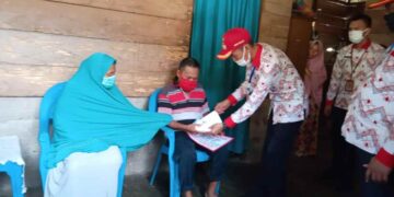 Pemda Bolsel Serahkan BLT-DD untuk 81 Desa, Dudepo Barat Penerima Pertama