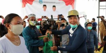 Wagub Sulut Berikan Bantuan Kepada Masyarakat Bolsel