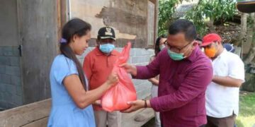 DPRD Bolsel Dukung Penuh Program Pembagian Sembako pada Warga