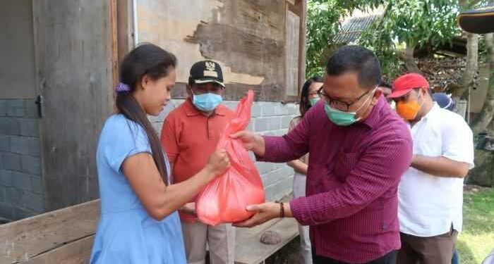 DPRD Bolsel Dukung Penuh Program Pembagian Sembako pada Warga