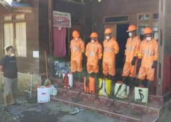 Tempat Umum dan Rumah Warga di Torosik Disemprot Disinfektan