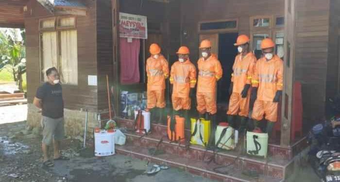 Tempat Umum dan Rumah Warga di Torosik Disemprot Disinfektan