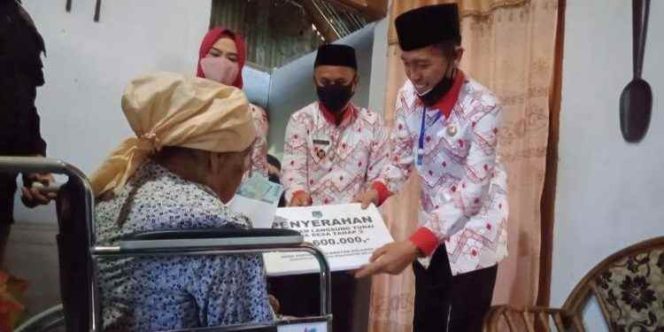 
BLT Tahap ll Disalurkan, Ada Masalah Laporkan Kepada Sangadi, Jangan Umbar di Medsos