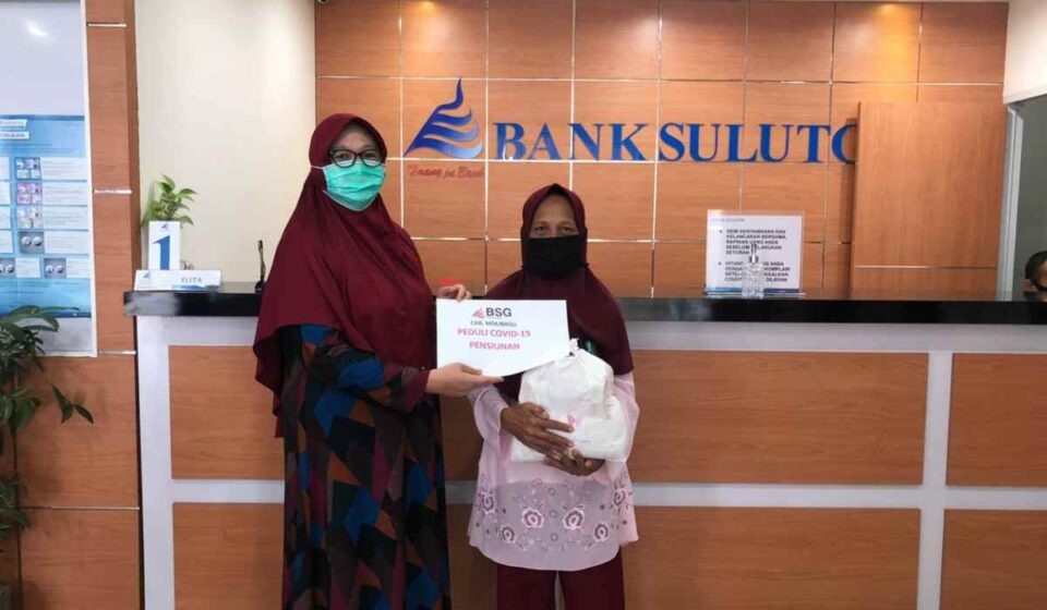 Peduli Dampak Pandemi Covid-19, Bank SulutGo Cabang Molibagu Berbagi Sembako untuk Pensiunan