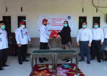 Bank SulutGo Cabang Molibagu Serahkan ke Pemda Bolsel Bantuan 500 Paket Sembako untuk Masyarakat Terdampak Covid-19