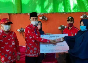 Bupati Bolsel Serahkan BST untuk 4.281 KPM   