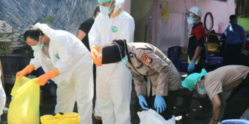 Tiga Polwan Dikerahkan untuk Pemakaman Dua Jenazah COVID-19   