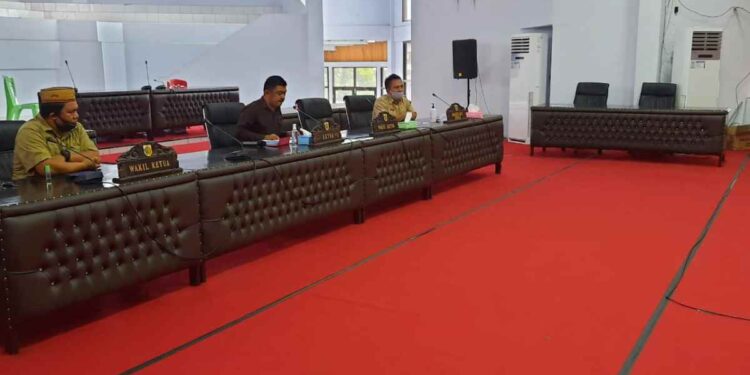 Mekal Wakili Ketua DPRD se-Sulut Sambutan di Penyampaian LHP BPK