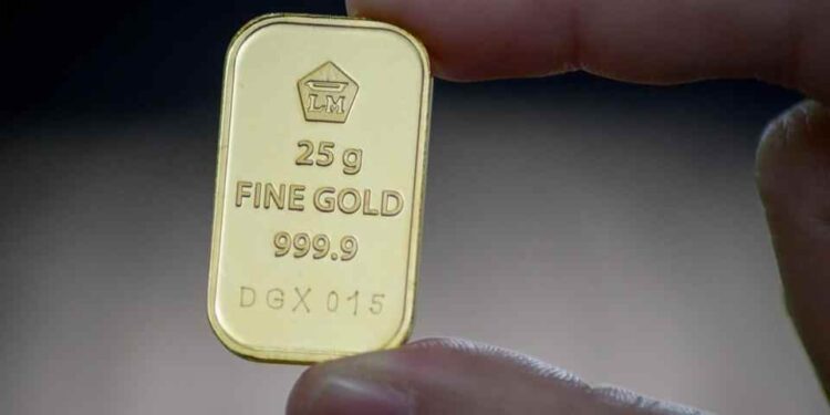 Harga Emas Antam Turun