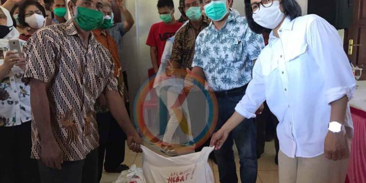 Bupati Yasti Serahkan Bantuan di Kecamatan Poigar, Bolaang Timur dan Bolaang
