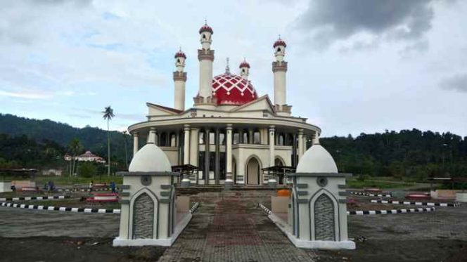 
Bolsel akan Kembali Salat di Masjid, Surat Edaran Segara Ditandatangani Bupati, Protokol Kesehatan Wajib Dilaksanakan