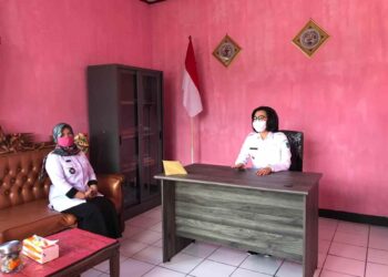 Bupati Yasti Mulai Berkantor di Desa