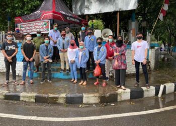 Mahasiswa KKT Unsrat Posko 2 Kotamobagu Bagikan Masker Gratis