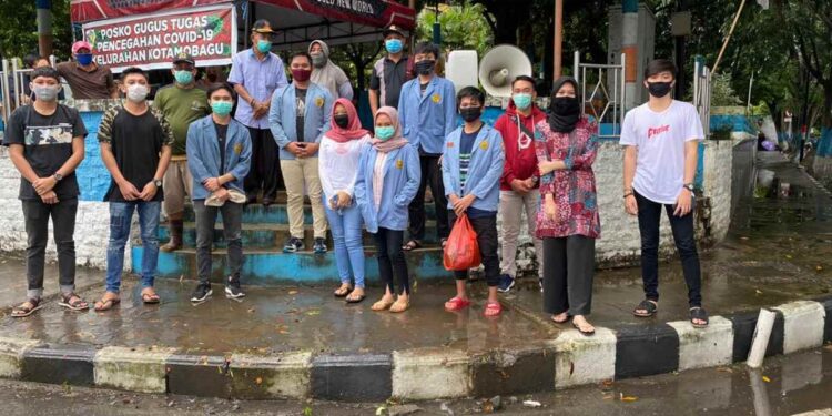 Mahasiswa KKT Unsrat Posko 2 Kotamobagu Bagikan Masker Gratis