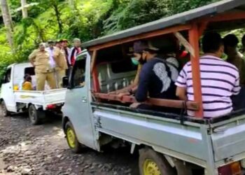 Tempuh Perjalanan 13 Kilometer dengan Mobil Pikap, Kadis Pendidikan Bolmong Berhasil Sambangi SD Kolingangaan