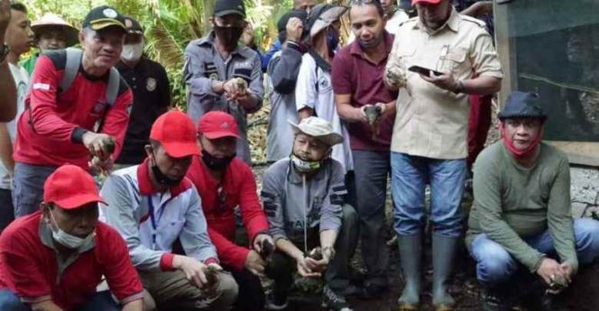 
Peringatan Hari Lingkungan Hidup Sedunia, Bupati Bolsel Lepas 12 Burung Maleo dan Tanam 50 Pohon Nantu