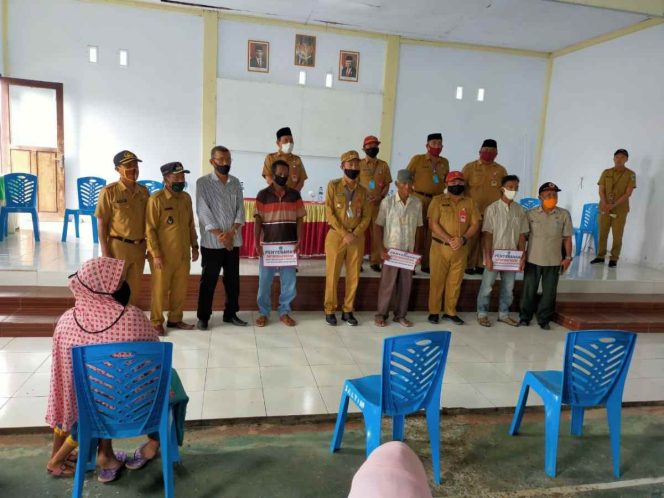 
Pemilik 16 Unit Rumah Terdampak Musibah Angin Puting Beliung Terima Bantuan dari Pemda Bolsel