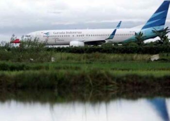 Pesawat Garuda Tergelincir Di Makassar