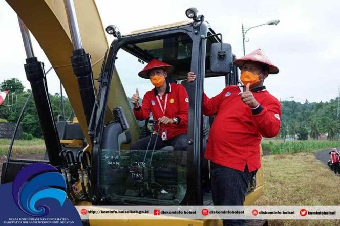 
Pemda Bolsel Siapkan 1 Unit Eskavator untuk Bantu Petani, Bisa Digunakan Buka Akses Jalan Perkebunan
