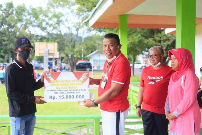 
Pemkab Bolmut Gelar Olah Raga Bersama dan Berikan Santunan Pada Ahli Waris Korban Bencana Alam
