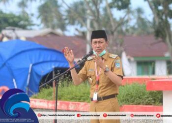 Bupati Ajak ASN Bolsel Gotong Royong Bersihkan Rumah Warga Terdampak Banjir dan Longsor