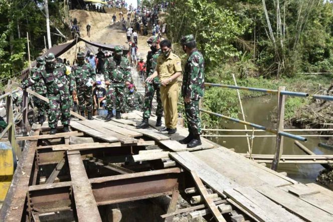 
Asisten Teritorial Panglima TNI Tinjau Pelaksanaan TMMD 108 Kodam XIII/Merdeka