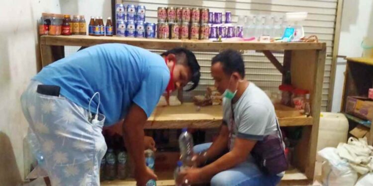 Polsek Modayag Amankan Puluhan Botol Miras