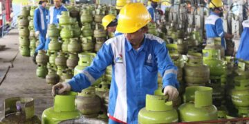 Tabung Gas Elpiji untuk Warga di 2 Kecamatan di Bolsel yang Terdampak Banjir Bandang dan Longsor, Disalurkan Lewat Jalur Laut