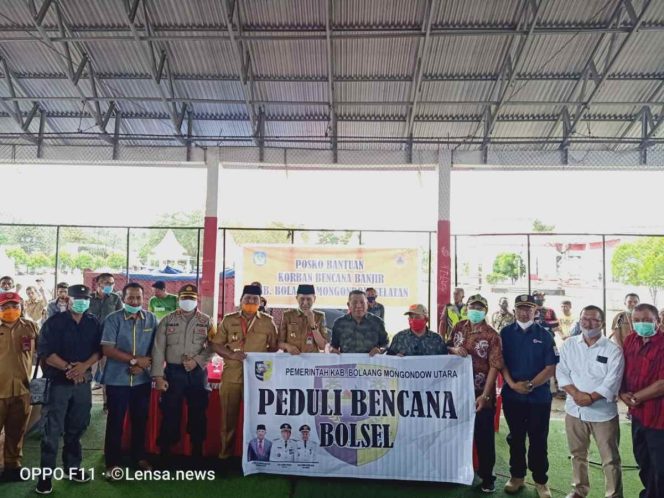 
Kekompakan 2 Kepala Daerah, Pemkab Bolmut Serahkan Bantuan Logistik untuk Kabupaten Bolsel