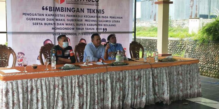 Mustarin Beri Penguatan ke Panwascam se- Boltim