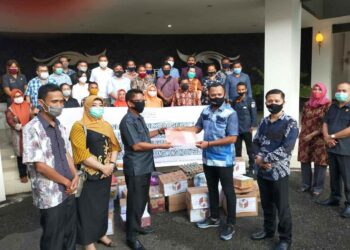 Bawaslu Sulut Salurkan Bantuan Bencana Banjir di Bolmong dan Bolsel