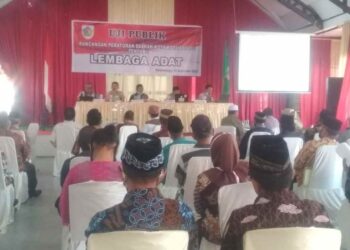 Ranperda Lembaga Adat Diuji Publik