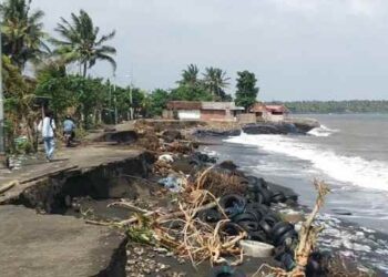 Material Pasir Sering Dikeruk Warga, Jalan di Pesisir Pantai Desa Tabilaa Rusak Parah