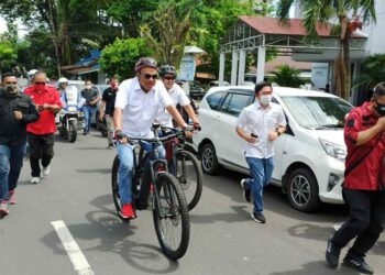 Mendaftar di KPU, Olly- Steven Kayuh Sepeda Sejauh 20 Kilometer