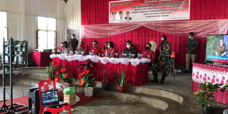 Poigar, Kecamatan ke 11 Didatangi Yasti dan Yanny untuk Serahkan Bansos