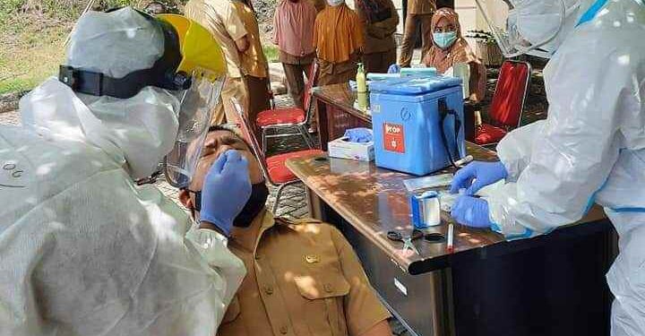 ASN Bolsel di Kantor BPKPD Jalani PemeriksaanSWAB Test