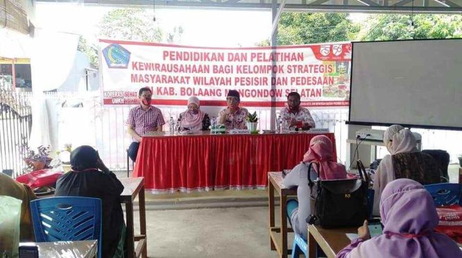 
Pjs Bupati Ajak Pelaku UKM Bolsel Bangkit Meski Ditengah Pandemi Covid-19