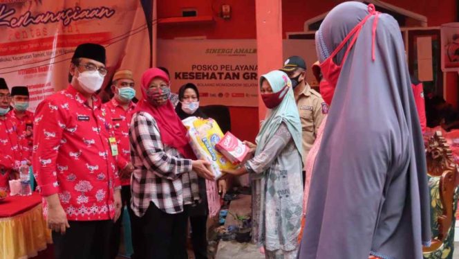 
Bantuan Sembako Tahap 5 Diserahkan, Praseno Hadi Ajak Masyarakat Bolsel Patuhi Protokol Kesehatan