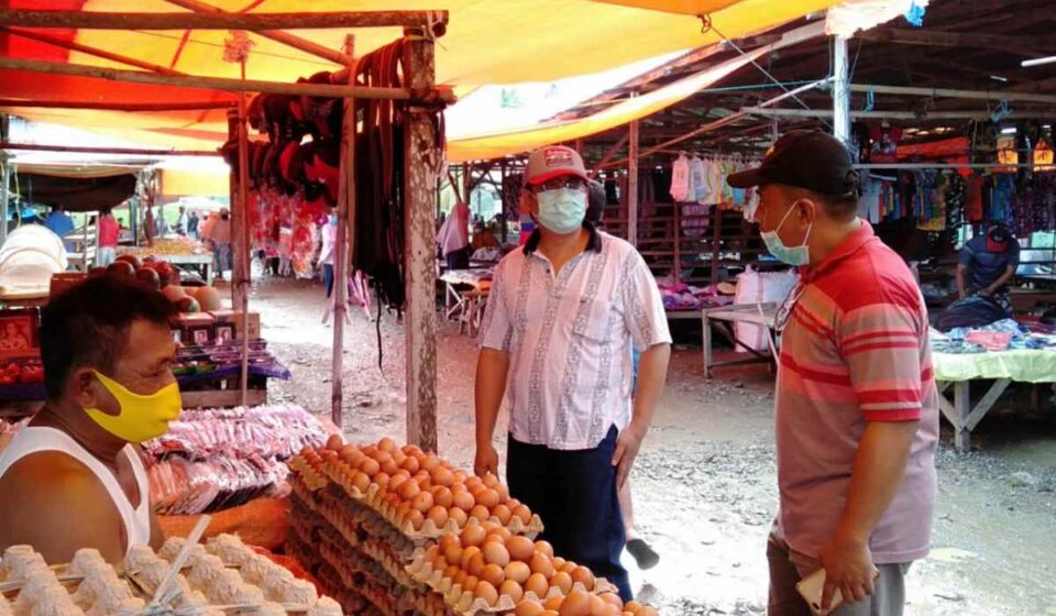 Kunjungi Pasar Soguo, Pjs Bupati Bolsel Imbau Pedagang dan Pembeli Patuhi Protokol Kesehatan