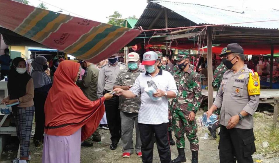 Kunjungi Pasar Tradisional Soguo, Pjs Bupati Ajak Masyarakat Patuhi Prokes Covid-19