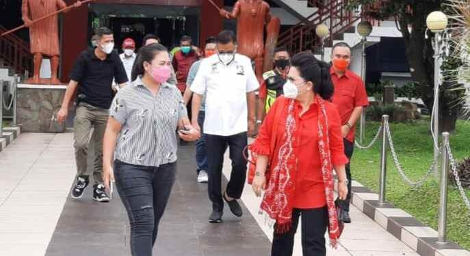 Support Suami Maju Pilgub Sulut, Rita Setia Dampingi Olly Dondokambey