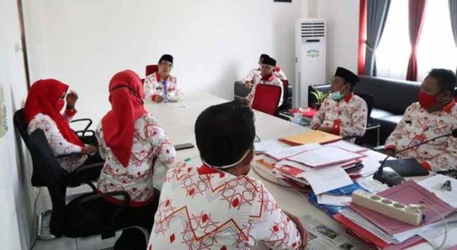 
Pjs Bupati Bolsel Datangi Kantor OPD, Pastikan Pelayanan Publik Berjalan Baik