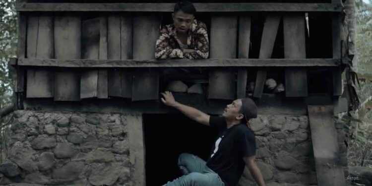 Lengkebong, Komedi, dan Demotivasi