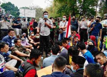 Pimpinan DPRD Kotamobagu Berdialog dengan Pendemo