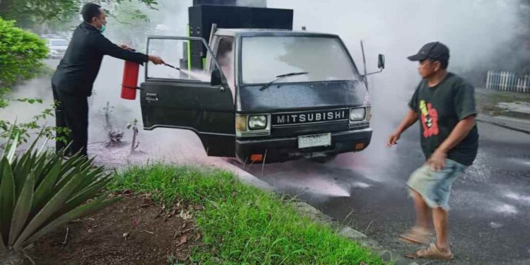 Video: Mobil Nyaris Terbakar di Jalan Paloko Kinalang