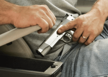 Masukkan Pistol ke Sabuk, Kemaluan Pria Ini Malah Tertembak