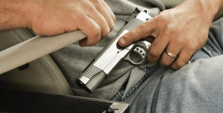 Masukkan Pistol ke Sabuk, Kemaluan Pria Ini Malah Tertembak